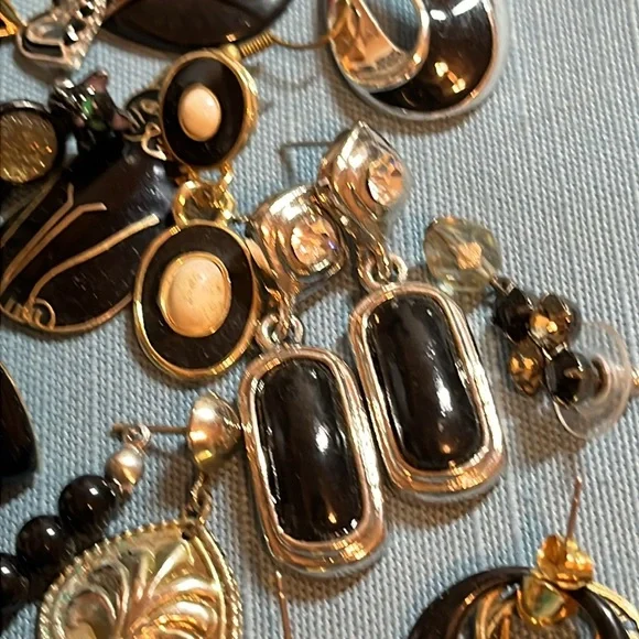 Black single earring lot, vintage to now, 55+ pieces - Picture 8 of 12